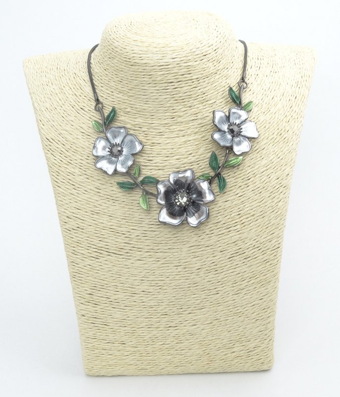 Collana di fiori in metallo con placcatura in ematite
