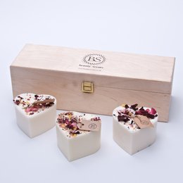 Set regalo di 3 candele a forma di cuore con petali di rosa 11156-135