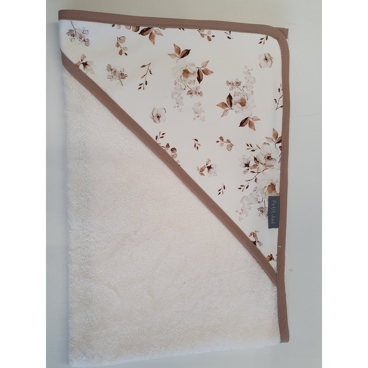 bath cape off white magnolia