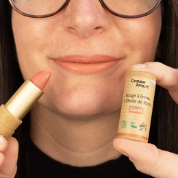 Organic lipstick with castor oil