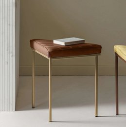  Cube Dreiebe stool - Premium leather in cognac, copper, black, gold, white, and black colors. Rectangular cube-shaped stool with metal frame.