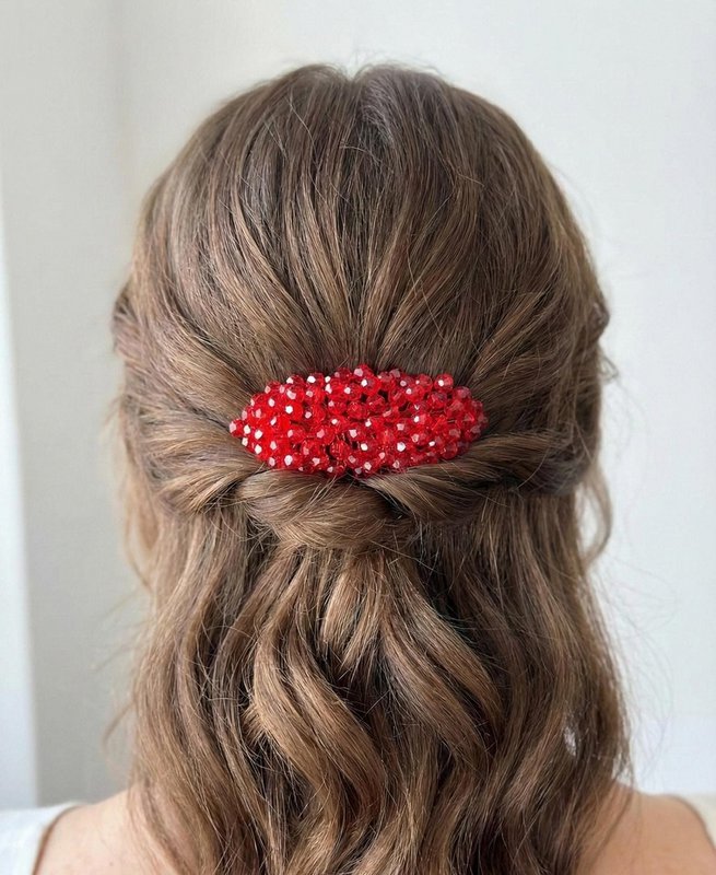 Peineta de cristal rojo carmín con pedrería para looks de novia