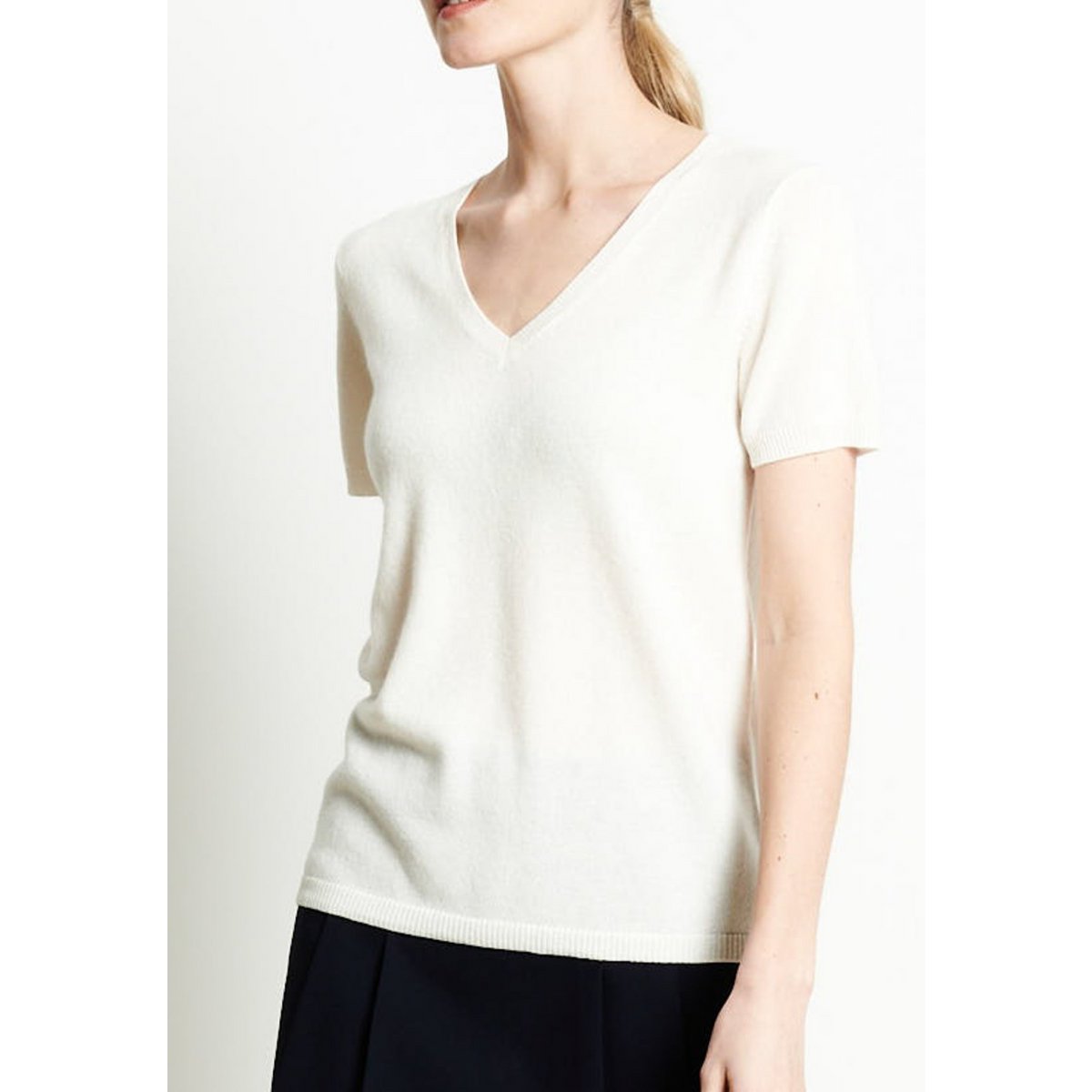 LILLY 14 Jersey de cashmere con cuello de pico y manga corta blanco crudo