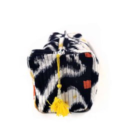 ręcznie robiona kosmetyczka "CZARNY IKAT"