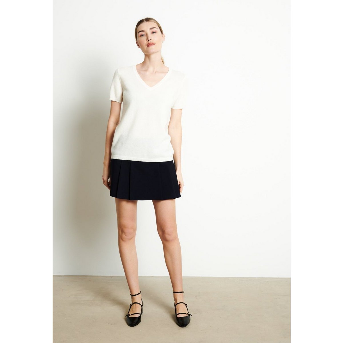 LILLY 14 Jersey de cashmere con cuello de pico y manga corta blanco crudo