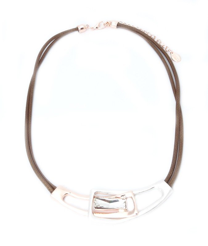 Short necklace with double brown cord