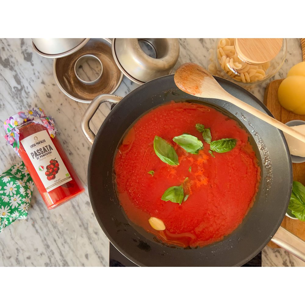 Luisa Pantaleo Organic Regina Tomato Puree, made in Italy