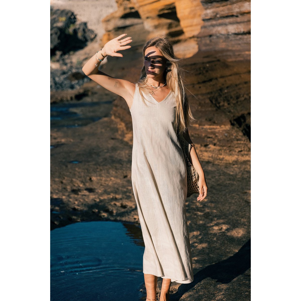 SUNSET — Vestido midi de lino sin mangas con cuello en V