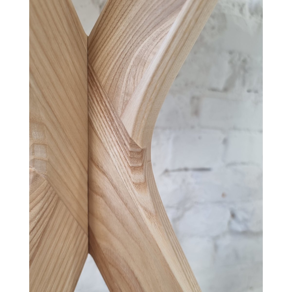 Round table Jubi natural ash veneer