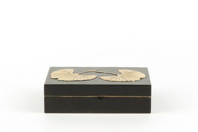 Caja rectangular pequeña con motivo Gingko en piedra