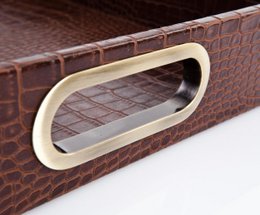Plateau rectangulaire avec poignées en laiton crocodile marron clair