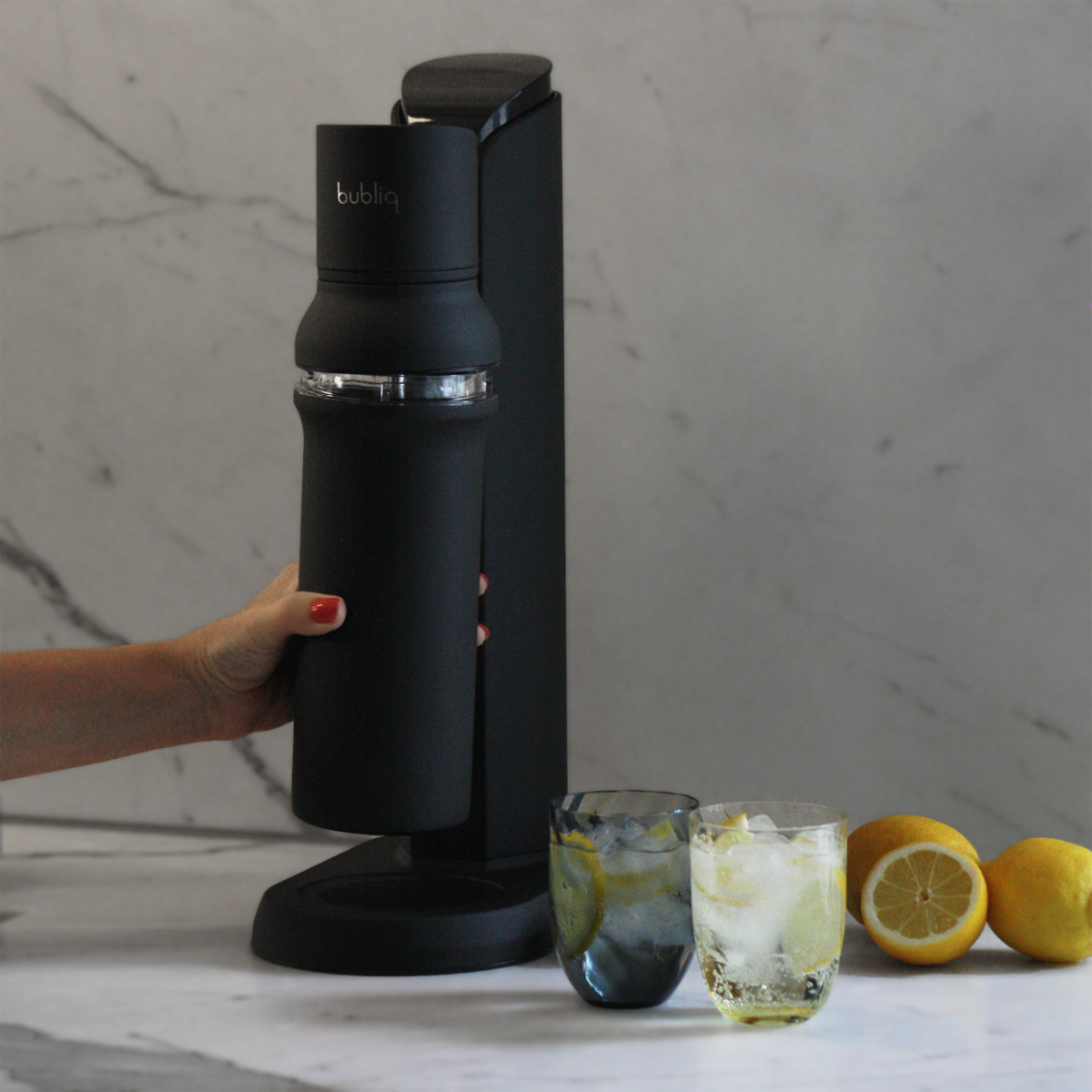 Matte black bubliq glass carbonator - Sparkling water maker 