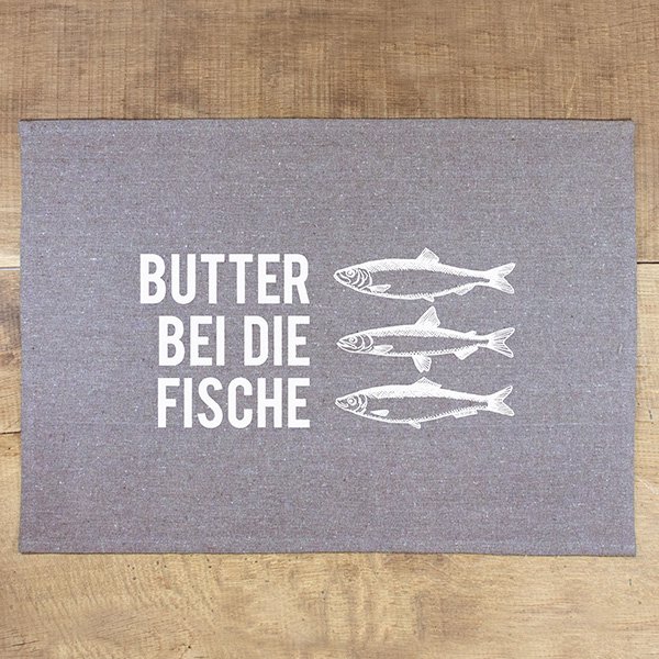 Dækkeserviet smør ved fisken