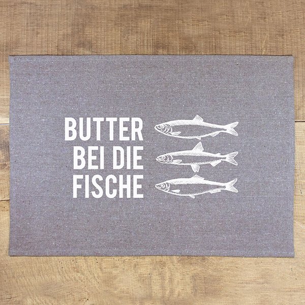 Dækkeserviet smør ved fisken
