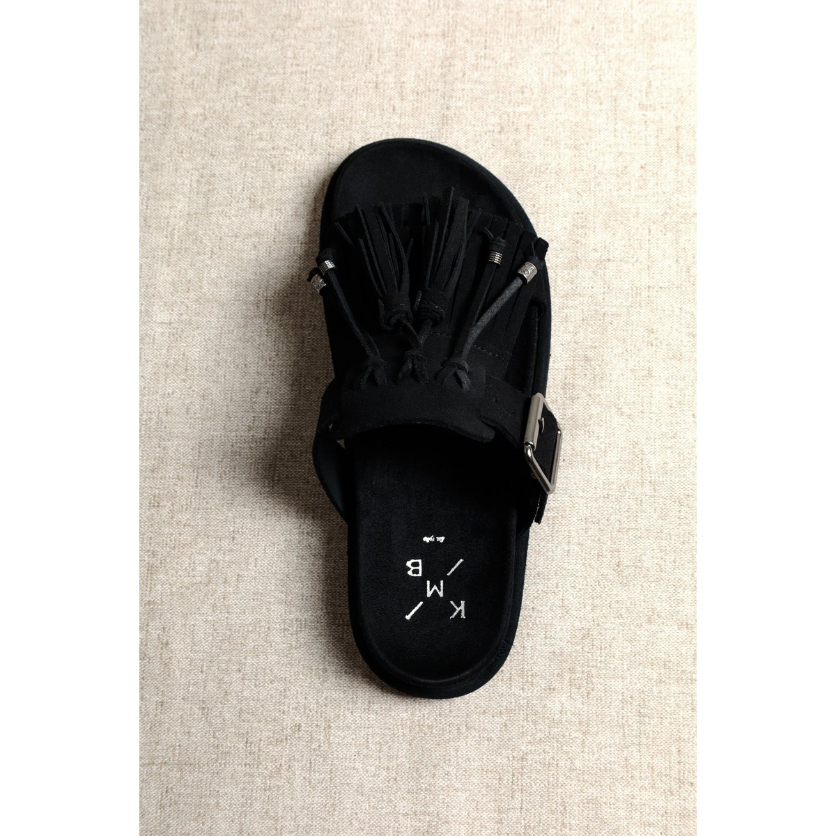 HELENA BLACK – Bio-Sandale mit Fransen und Metallschnalle