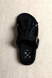 HELENA BLACK – Bio-Sandale mit Fransen und Metallschnalle