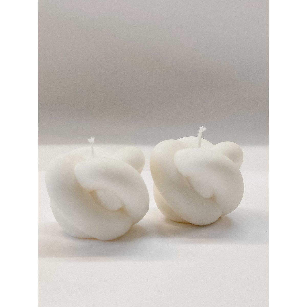 Set of 2 knotted candles | rapeseed wax
