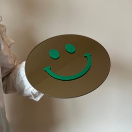 Det lille mørkegrønne smil