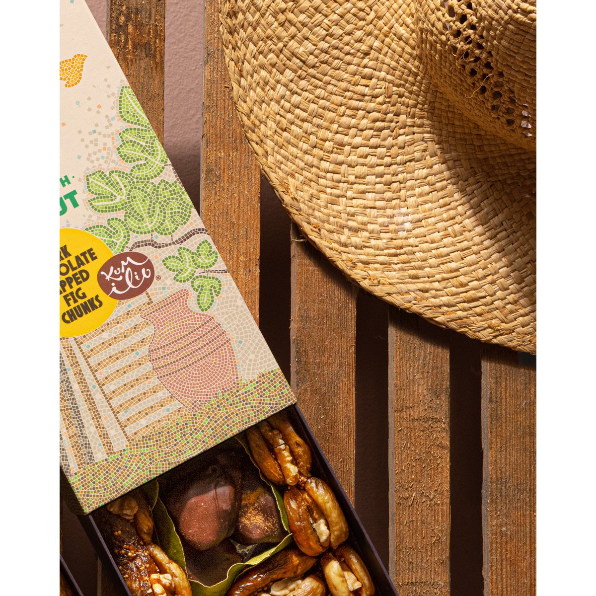 KUMILIO Premium Kími fig GIFT BOX filled with Nuts & dark Chocolate dipped 180g
