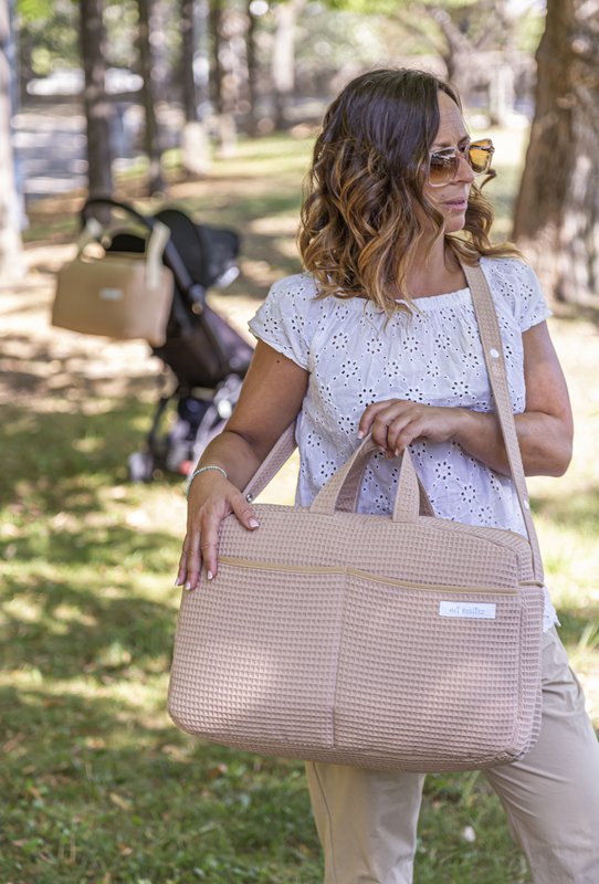 Crossbody barselstaske til barnevogn og hospital. Praktisk og elegant organisatortaske med stor kapacitet. Produkt fremstillet i Spanien.