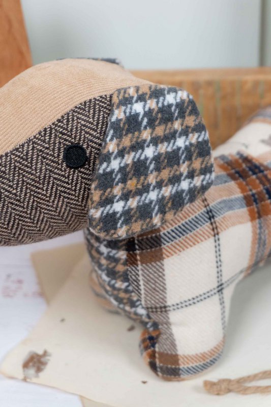 Pølsehund dørstopper 35 cm Isabelle Rose
