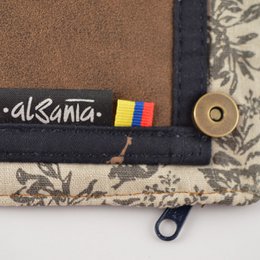 Mocha brown wallet - giraffe pattern