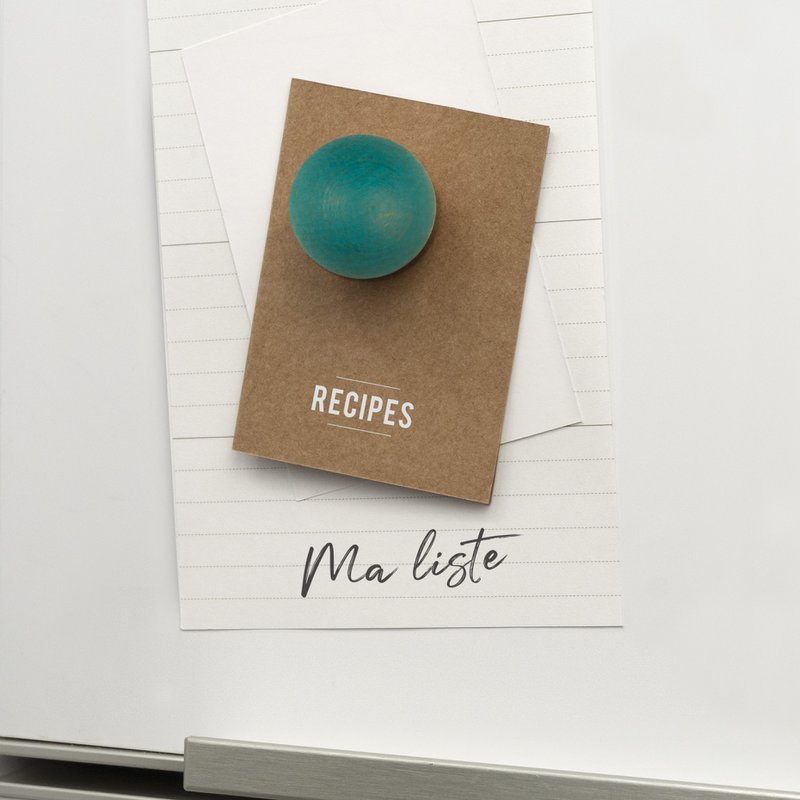 Assortiment de 24 petites boules magnétiques en bois