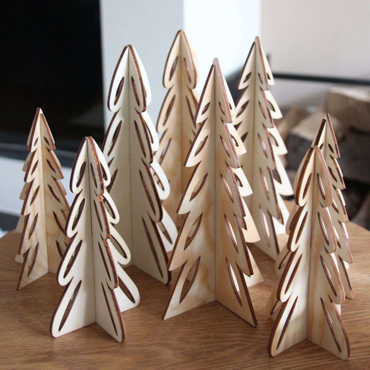 Weihnachtsbäume aus Holz - Drei