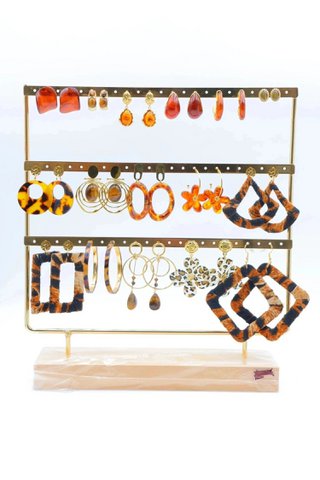 Veel sieraden met display