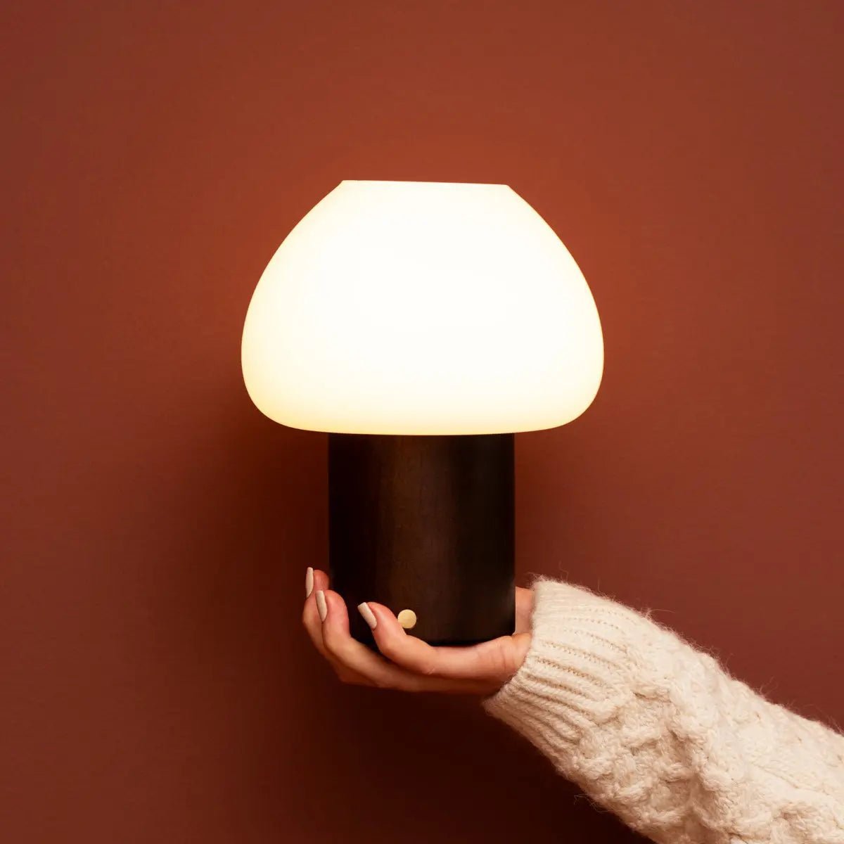 Lampe rechargeable en bois marron foncé Fynn