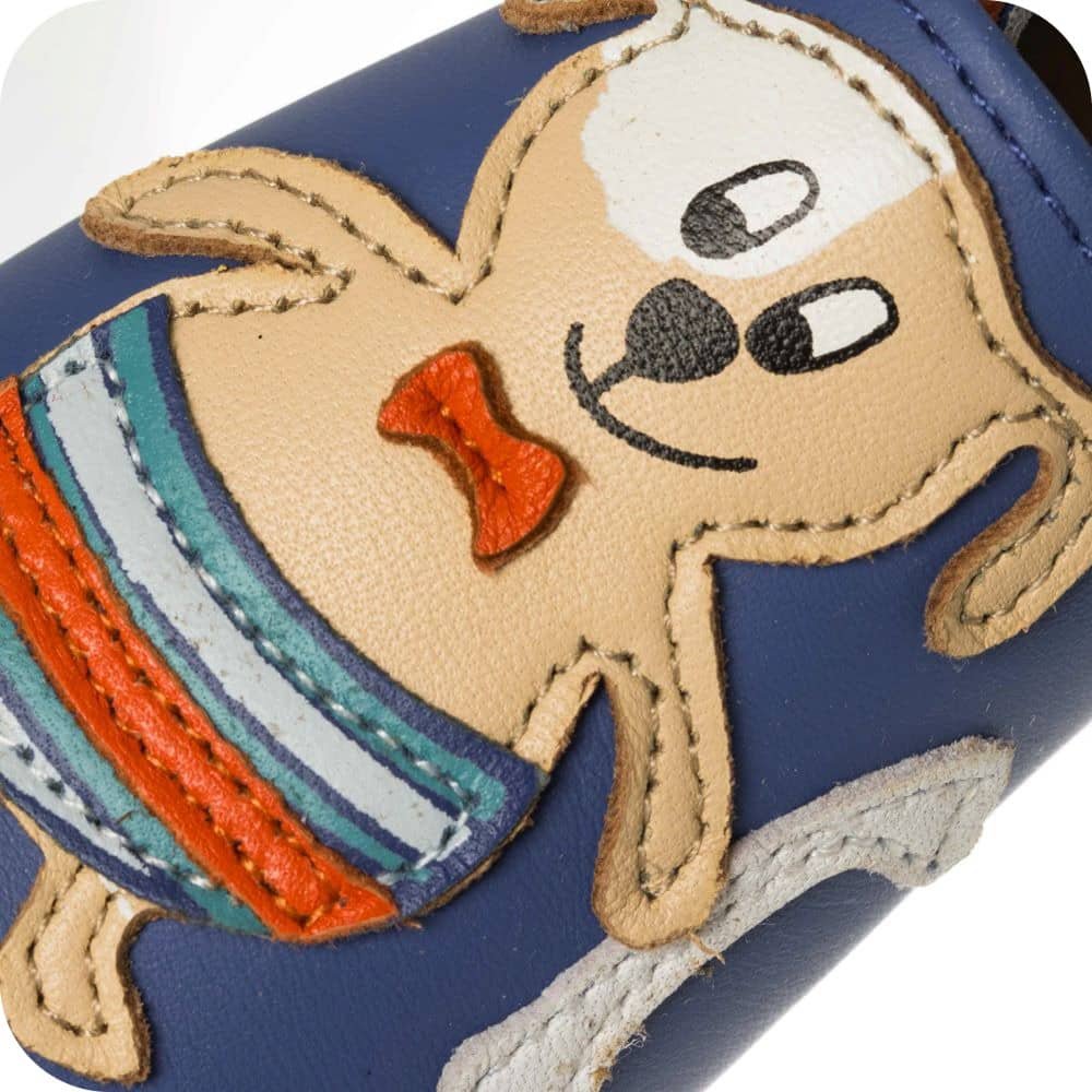 Pantuflas de bebé de piel suave Perro en el mar