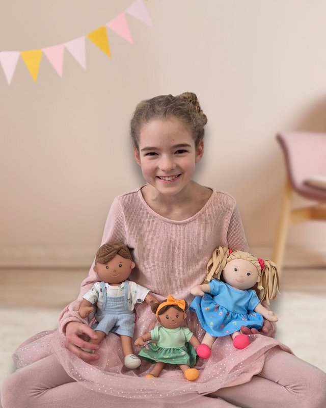 Stof Doll '' Nela '' med kjole til at sætte på og tage af, 32 cm
