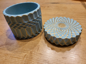 Handbeschilderde pot met deksel