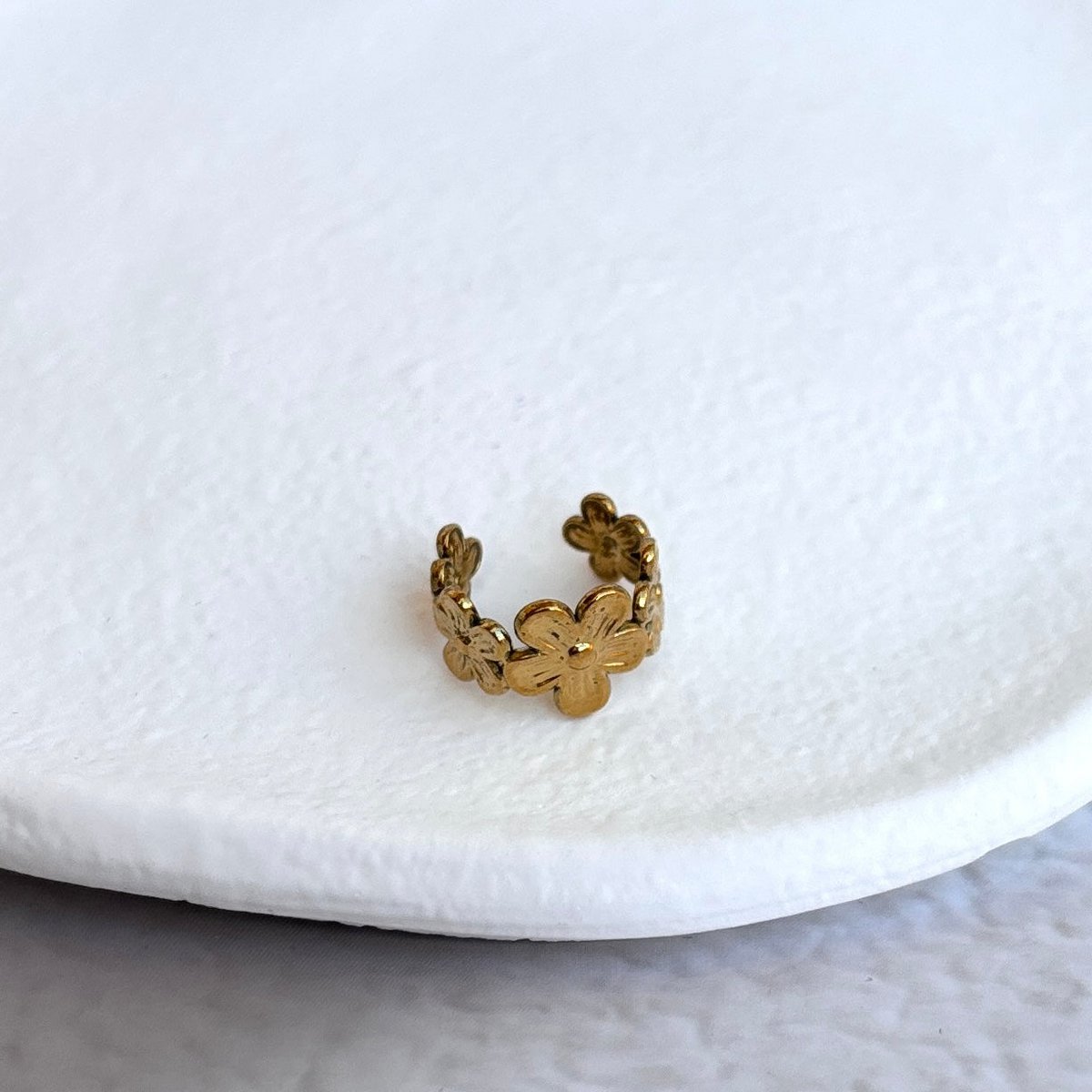Bloom - Ear Cuff Flowers in 18k gold plated steel