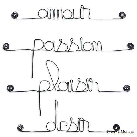 Lot of small wire messages - LOVE: Love, Desire, Passion, Pleasure - Wall jewelry