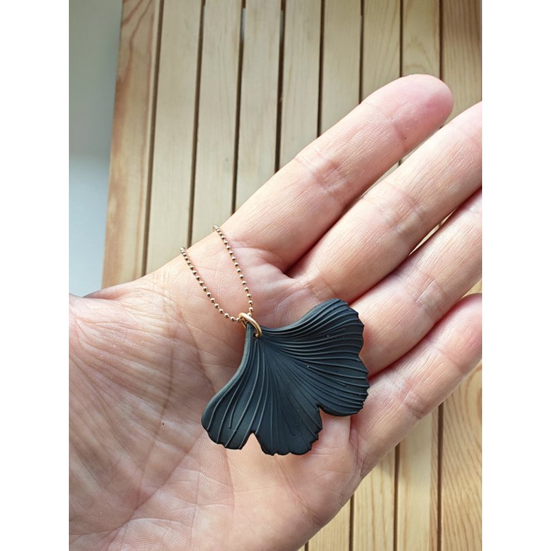 Ginkgo (black)