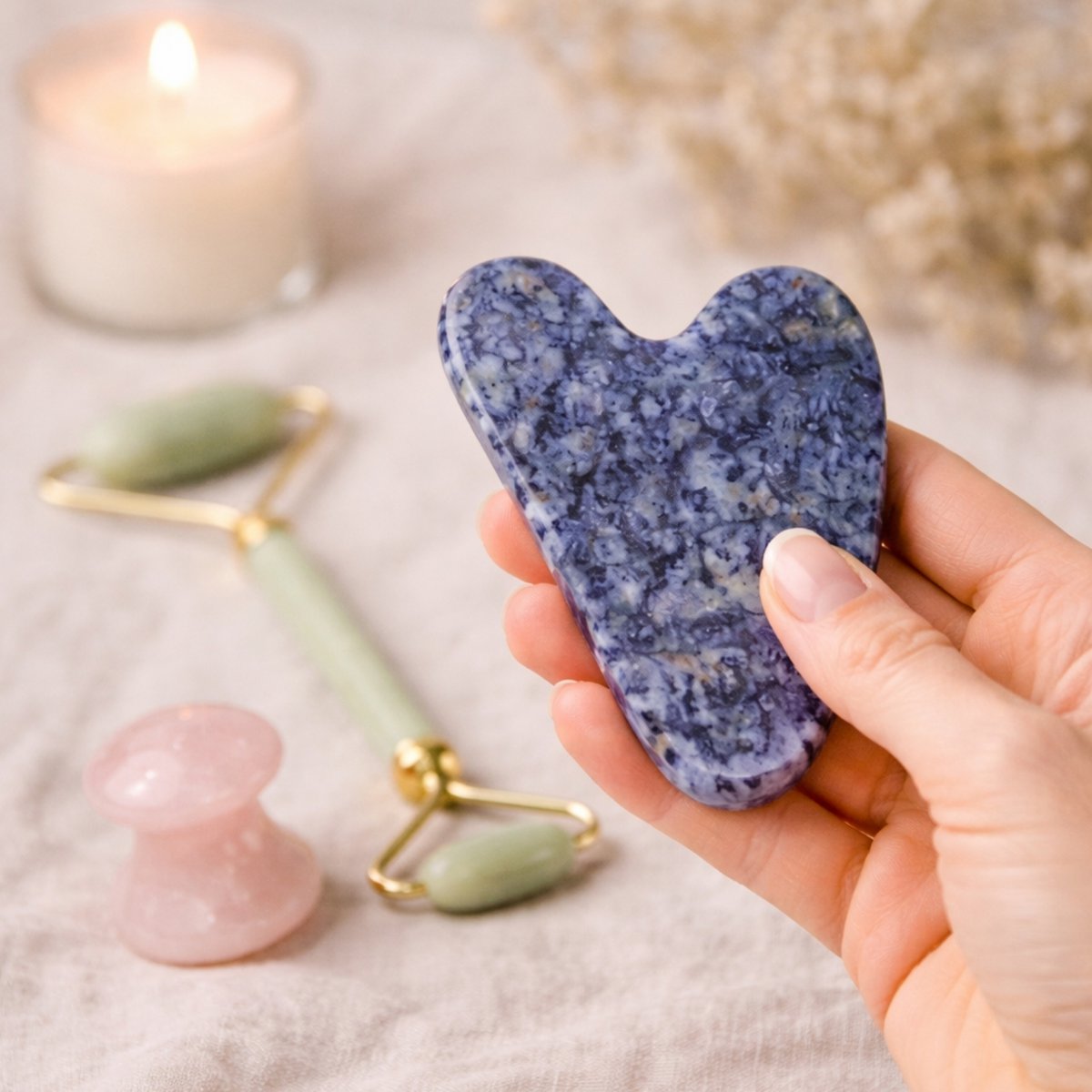 Gua Sha Sodalite Bleue - Masseur Face and body in natural stone - Stimulates circulation - firmer and elastic skin