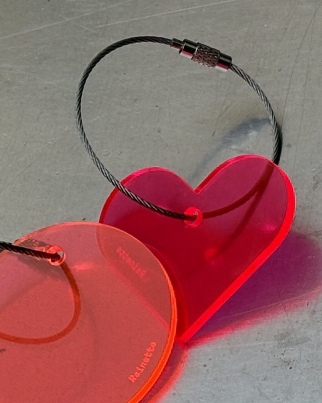 Zestaw breloków do kluczy z fluorescencyjnej plexi (12 sztuk)