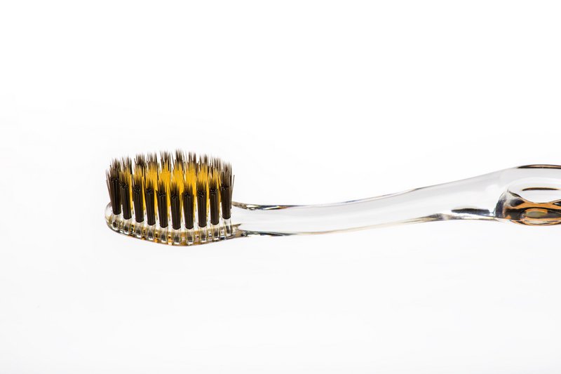 Cepillo de dientes Nano-b Gold & Charcoal Azul