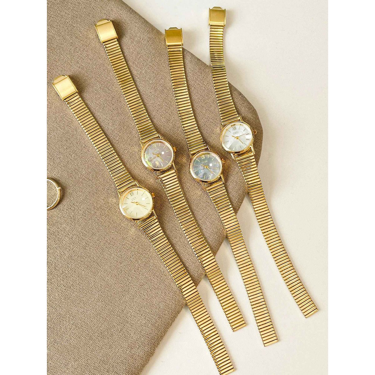 Lajas - Klassiek gouden quartzhorloge met ronde kast