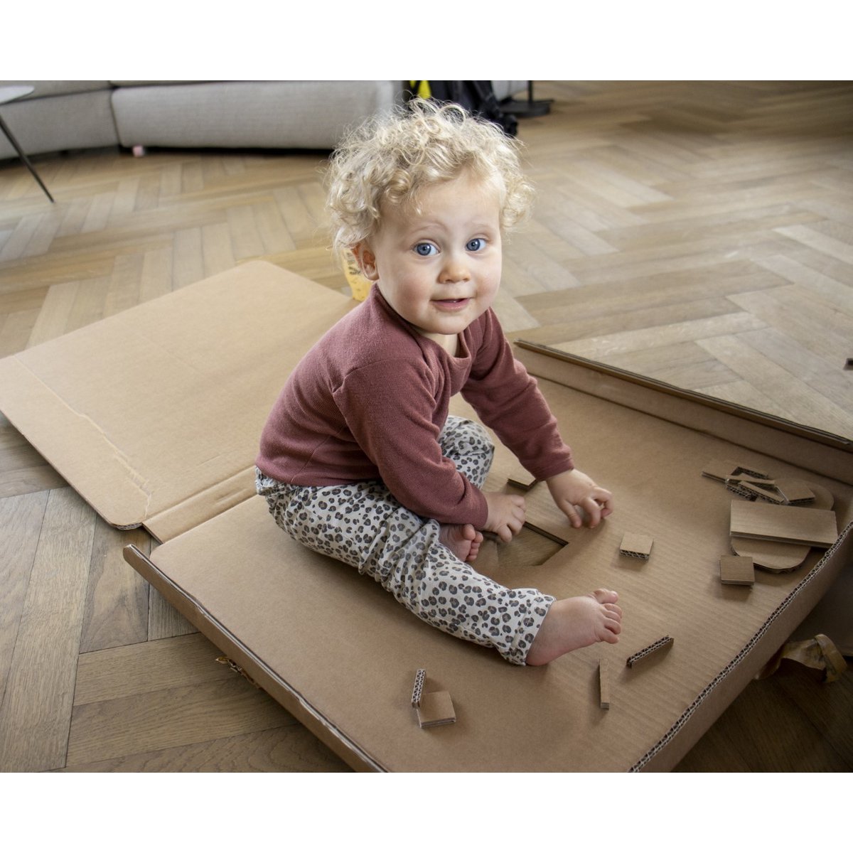 Maison de poupée en carton
