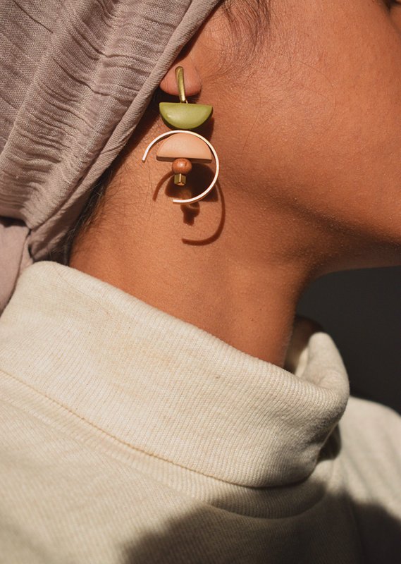 Contrast in nude and olive green