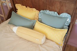 Decorative pillow with ruffle "Sage check"