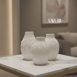 Les Fleurs "Water Lily" - Vase for Dried Flowers like Pampas Grass, 11 x 7.5 cm, Round Ceramic Vase with Petal Pattern