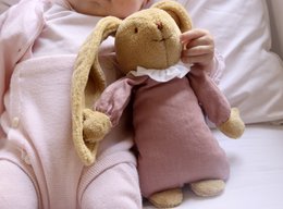 Lapin Nid d'Ange Doudou Musical - Vieux Rose 25Cm Coton Bio