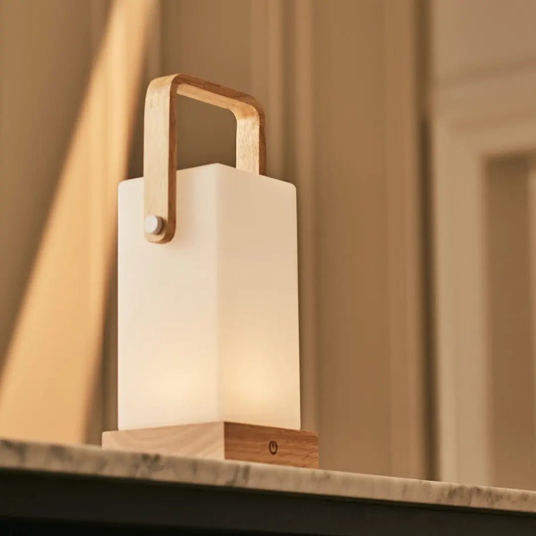Harper Hellbraune wiederaufladbare Holzlampe