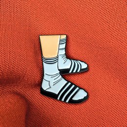 Pin di smalto "calzini e pantofole"