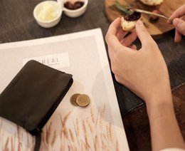 Leather "Zipper S" purse
