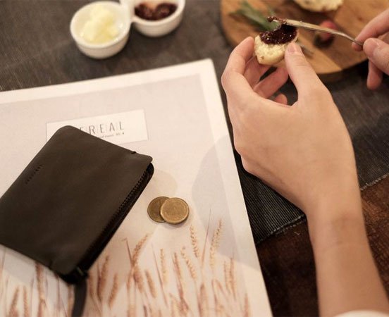 Leather "Zipper S" purse