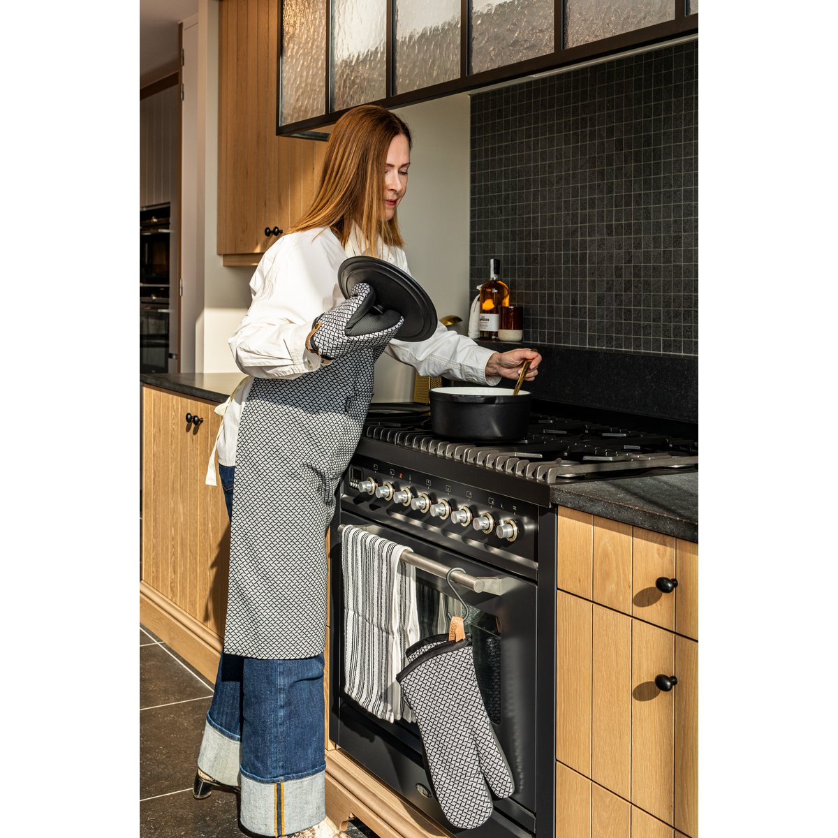 Oven Mitt Sherlock Lagarto- set/2 - 17x33 cm, nero/bianco